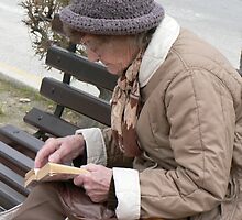 Bench Reading by Colitas