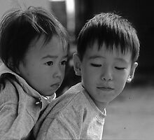Siblings, Japan by yoshiaki nagashima