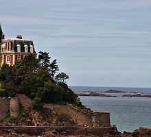 VILLA IN DINARD by Karo / Caroline Evans (Caux-Evans)