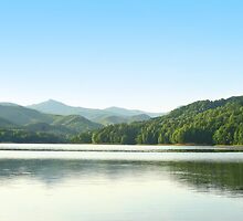 Mirrored peaks at the horison. by demigod