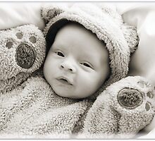 Baby Archie by tracyleephoto