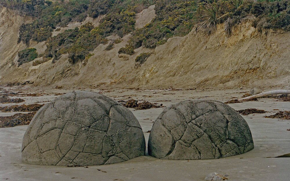 "Devil's MarblesNZ." by GWFotoWerx Redbubble