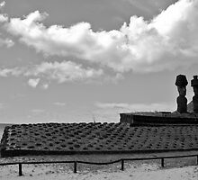 beachside location - relaxed Moai!!!! by Francisco Vasconcellos