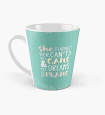 Sie drehte sie nicht in Dosen und ihre Träume in Pläne. Anspornendes weibliches Ermächtigungszitat. Tasse (groß)