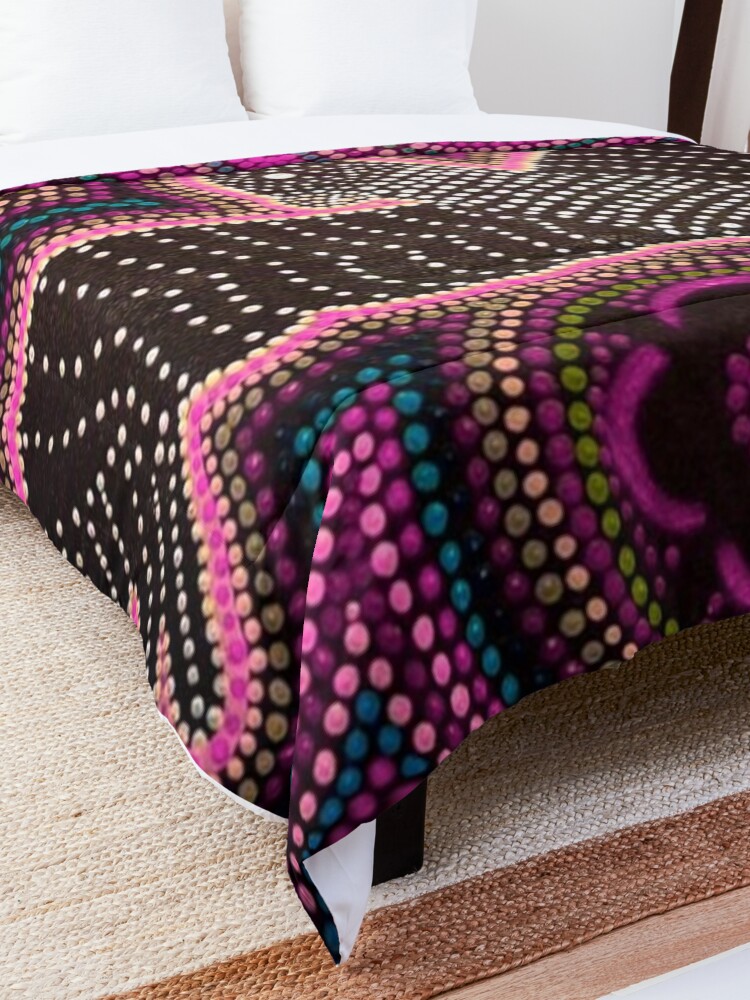 Alternate view of Black cockatoo - pink dreaming Comforter