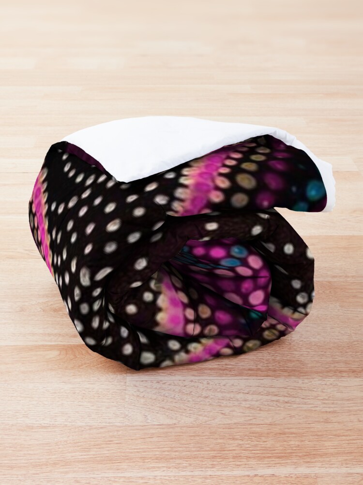 Alternate view of Black cockatoo - pink dreaming Comforter