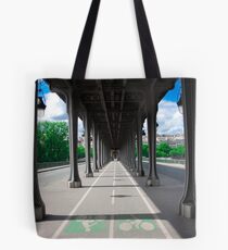 Paris : Bir Hakeim Bridge Tote Bag