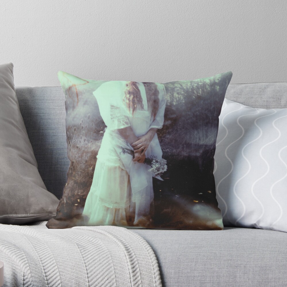 THÉTIS Throw Pillow