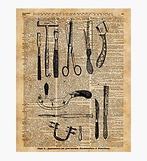 Lámina fotográfica Antique Surgical Kits,Anatomy Medical Instruments,Surgery Asylum Vintage Decoration,Dictionary Art,