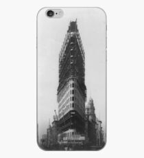 Vinilo o funda para iPhone Old NYC Flat Iron Building Construction Photograph