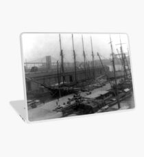 Vinilo para portátil Vintage Ships at Dock NYC Photograph (1908)