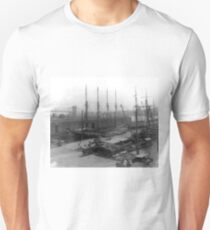 Camiseta ajustada Vintage Ships at Dock NYC Photograph (1908)