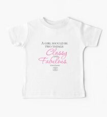 Klasse und fabelhaft. Baby T-Shirt