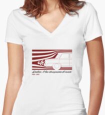 Alfa Romeo Giulia: l'ha disegnata il vento (designed by the wind) Women's Fitted V-Neck T-Shirt