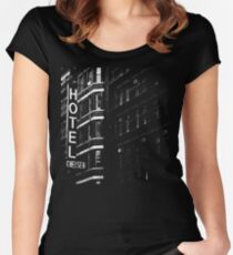 Hotel Chelsea #1 Tailliertes Rundhals-Shirt