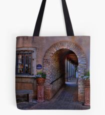 Courtyard Galeries Tote Bag