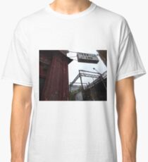 Abandoned Trestle Inn, Abandoned Reading Viaduct, Philadelphia, Pennsylvania Classic T-Shirt