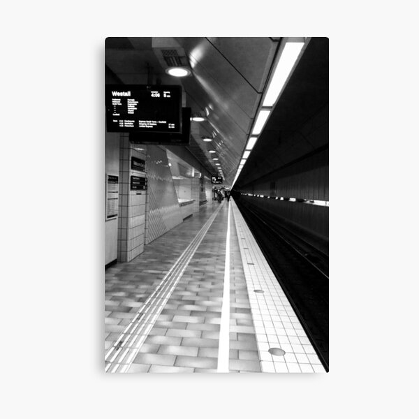 Vanishing perspective Canvas Print