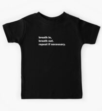 Breath in breath out Kinder T-Shirt
