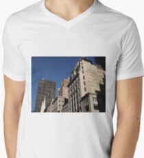 Camiseta para hombre de cuello en v Looking North on 5th Avenue, New York City