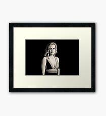 GILLIAN ANDERSON Framed Print