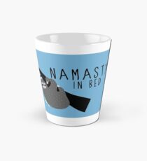 Namast'ay im Bett Faultier Tasse (konisch)