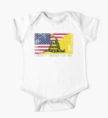 Amerikanische Gadsden-Flagge getragen Baby Body Kurzarm