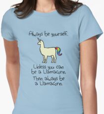 Camiseta entallada para mujer Sé siempre tú mismo, a menos que puedas ser un Llamacorn