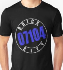 'Brick City 07104' (w) Unisex T-Shirt