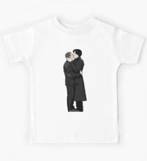 KISSING SHERLOCK AND JOHN Kids Tee
