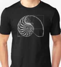 Camiseta unisex Fibonacci en una concha de nautilus