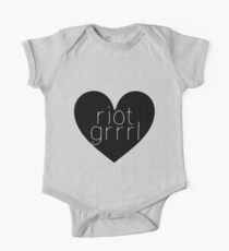 Riot Grrrl - White Text Baby Body Kurzarm