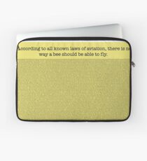 Funda para portátil La secuencia de comandos completa de la película Bee
