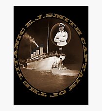 ☝ ☞ EJ SMITH CAPTAIN OF THE TITANIC & TITANIC -TEE SHRIT-Titanic leaving Belfast with two guiding tugs ☝ ☞ Photographic Print