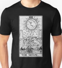 Die Mond Tarot Card - Major Arcana - Wahrsagerei - okkult Slim Fit T-Shirt