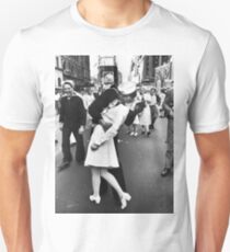 Times Square V/J-Day Kiss Unisex T-Shirt