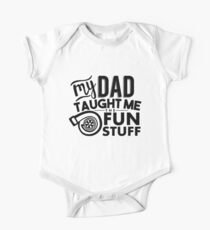 Body de manga corta para bebé Mi papá me enseñó las cosas divertidas - turbo