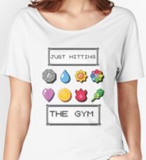 Camiseta ancha Pokémon golpeando el gimnasio