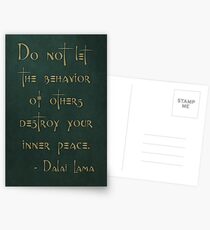 Postales "No dejes que el comportamiento de los demás destruya tu paz interior". - Dalai Lama