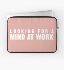 Auf der Suche nach einem Geist bei der Arbeit Laptoptasche
