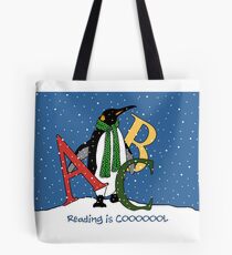Bücher lesen ist cool, Pinguin mit Buchstaben, ABC, Schnee Tote Bag