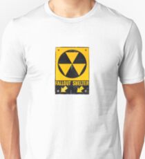 Camiseta unisex Fallout Shelter Sign