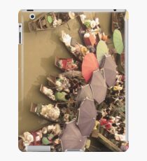 Floating Market (Sepia) iPad-Hülle & Klebefolie