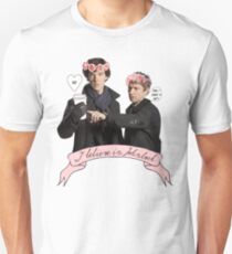 I believe in Johnlock Unisex T-Shirt