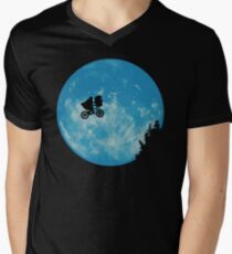 E.T. the Extra-Terrestrial Men's V-Neck T-Shirt