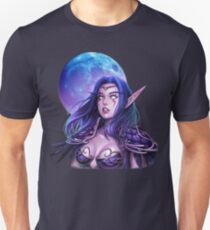 Hunter night elf Unisex T-Shirt