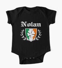 Nolan Family Shamrock Crest (vintage distressed) Baby Body Kurzarm