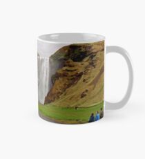 Skogafoss in der Nähe von Skogar, Island Tasse (Standard)