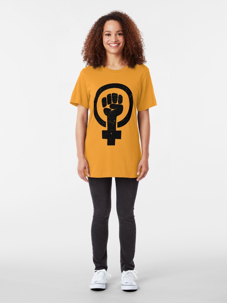 Vista alternativa de Camiseta ajustada Puño levantado feminista: angustiado