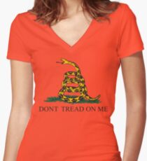 Die Gadsden-Flagge Tailliertes T-Shirt mit V-Ausschnitt